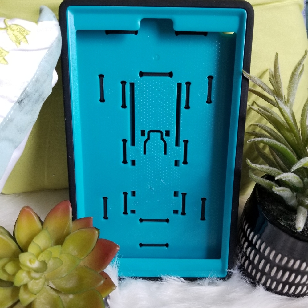 NWOT.. KINDLE FIRE 8 TABLET COVER WITH STAND - Picture 1 of 11